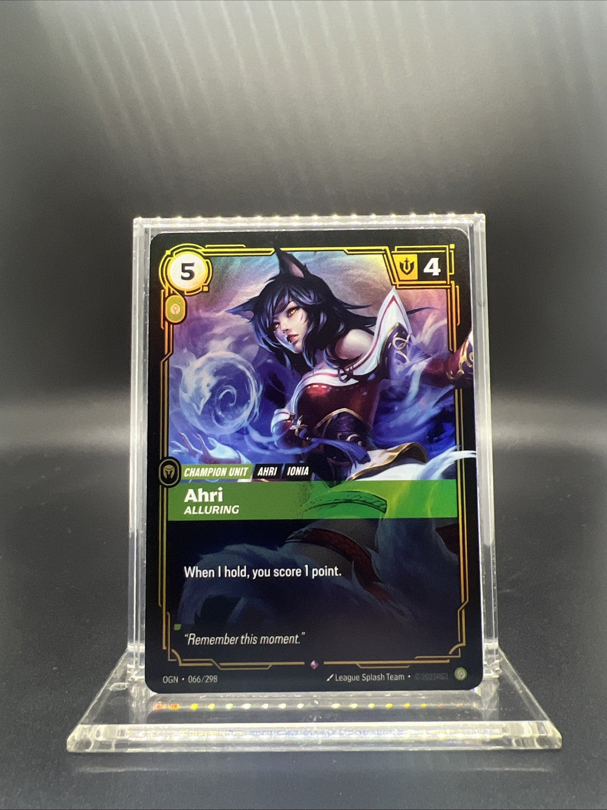 Riftbound Origins Ahri Alluring Rare Foil 066/298 - NEAR MINT