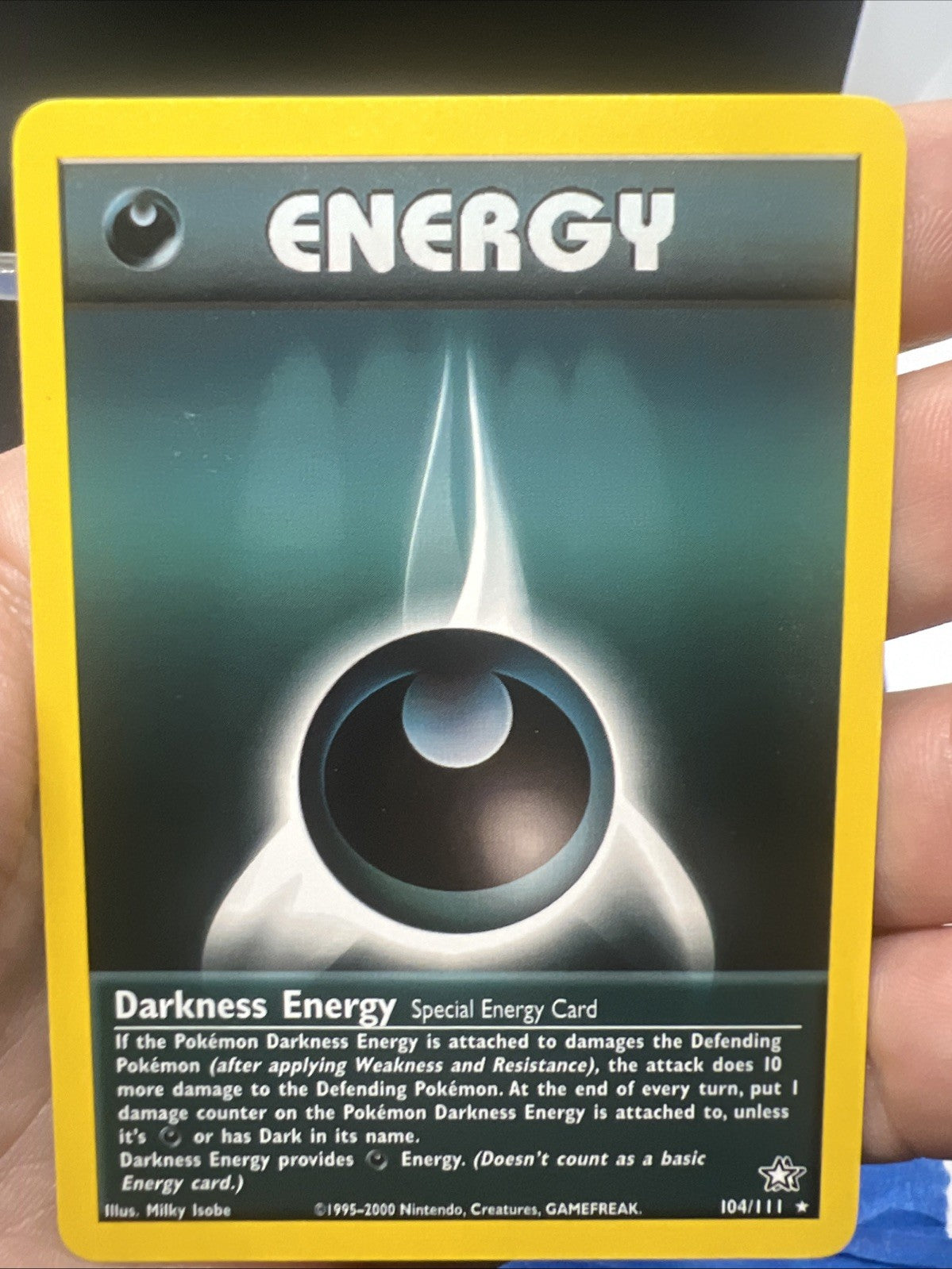 Pokemon Darkness Energy 104/111 Neo Genesis Rare - LIGHT PLAY